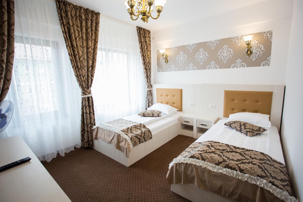Hotel-Restaurant Ayan Piatra Neamt Exterior photo